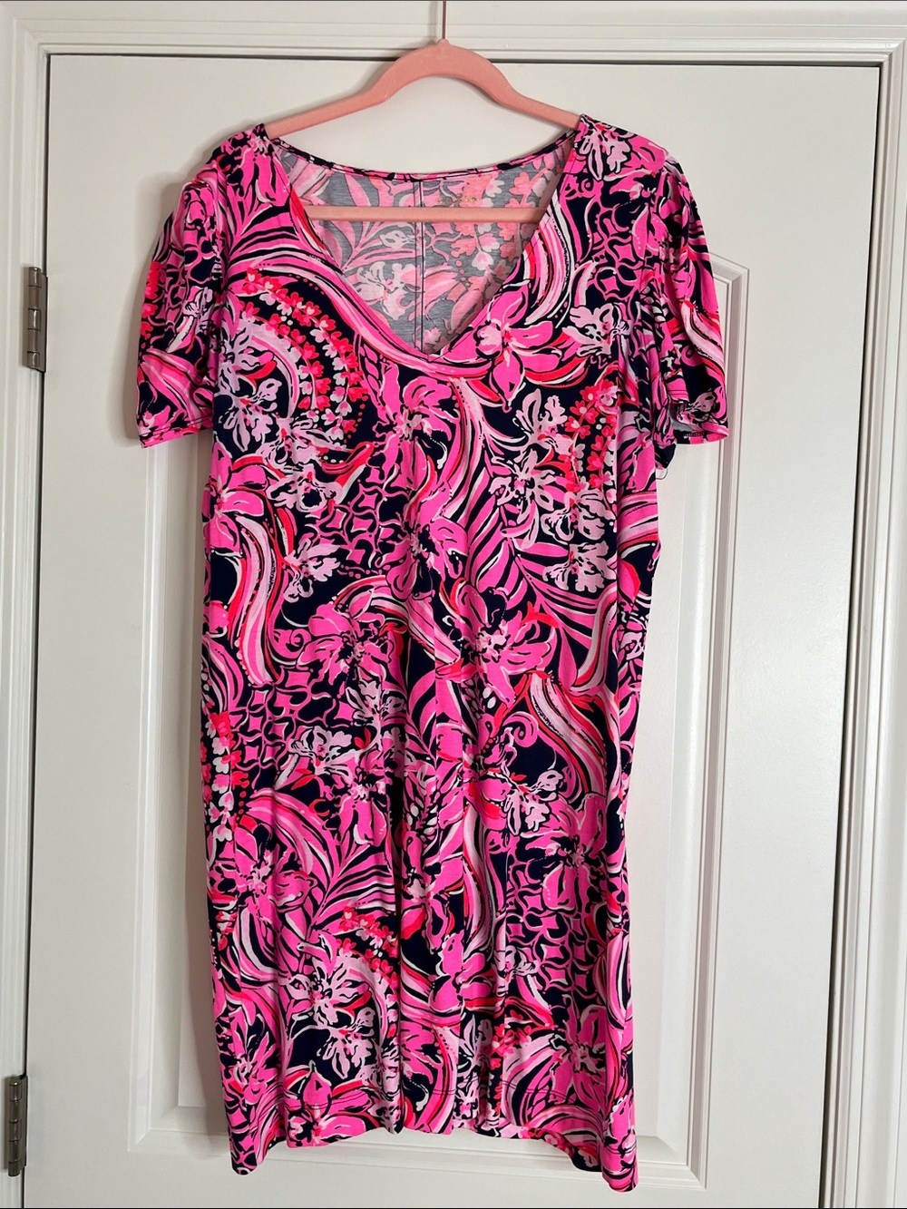 Lilly Pulitzer-Women’s Pink & Navy Floral Swirl V-Neck Top-XL